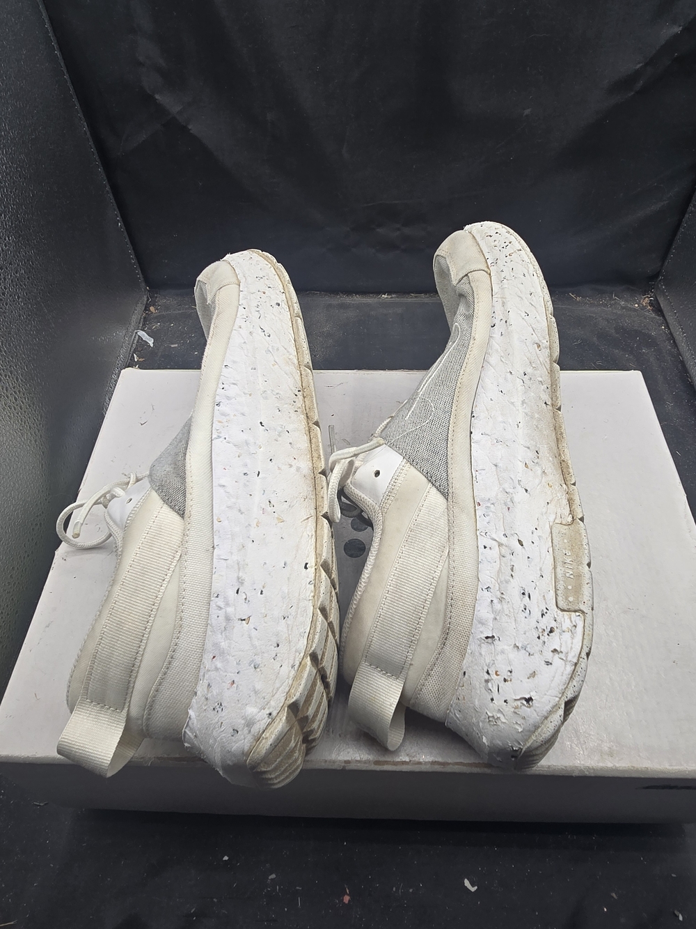 Nike‎ Men’s Gray and White Athletic Sneakers - Picture 7 of 8